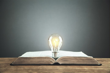 沉木放在鱼缸里水发黄怎么办