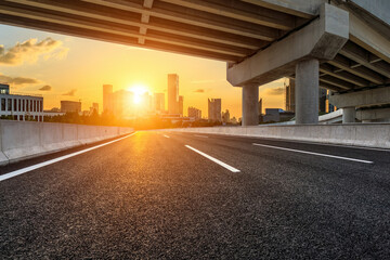 五菱之光离合器踩着重怎么办