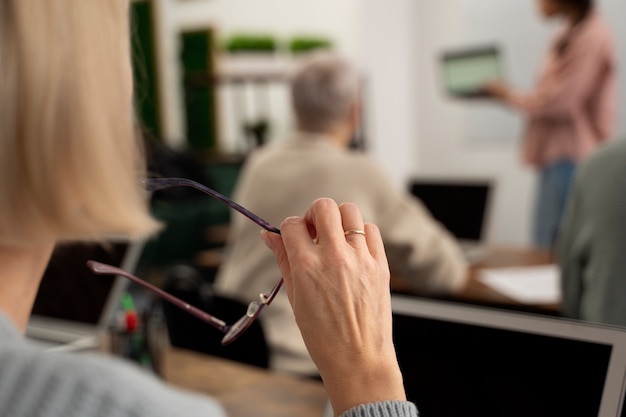 五菱之光离合器踩着重怎么办