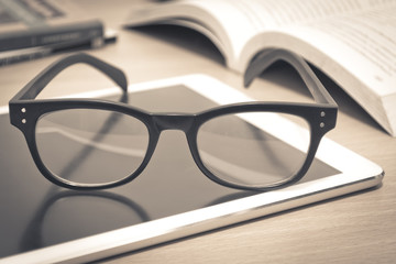 公积金缴纳基数和工资有关系吗